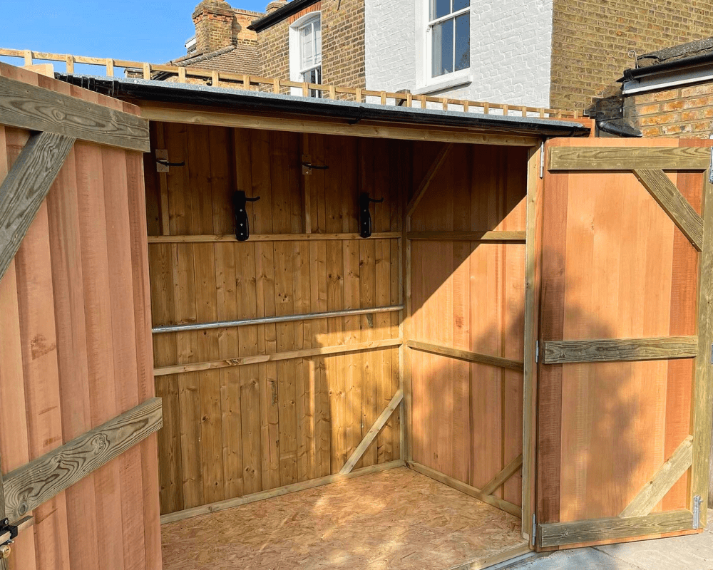 Learn more about shed maintenance for every season. What a wooden shed needs in each season, and why the autumn pass matters most